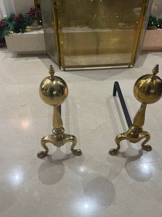 Pantalla y morillos de latón para chimenea