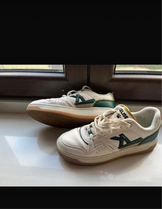 Zapatillas Kelme Blancas y Verdes