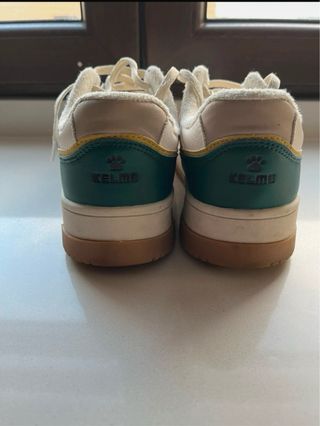 Zapatillas Kelme Blancas y Verdes