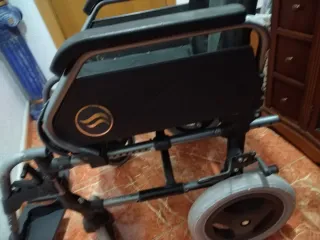 Silla de ruedas negra