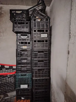 Cajas de plástico negras 23 cajas