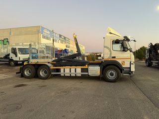 Camión Multilift Portacontenedores