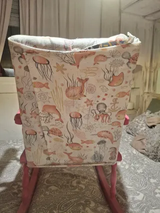 Mecedora infantil con estampado marino