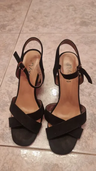 Zapatos de tacón negros