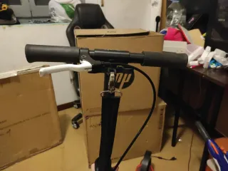 Patinete manual rojo