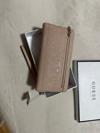 Monedero Guess Beige tirando a Rosa .