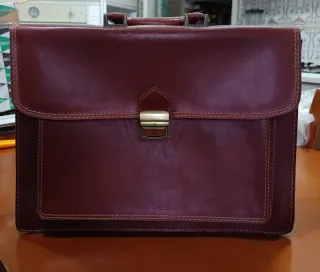 Maletín de piel marrón