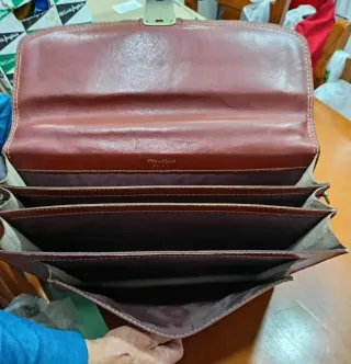 Maletín de piel marrón