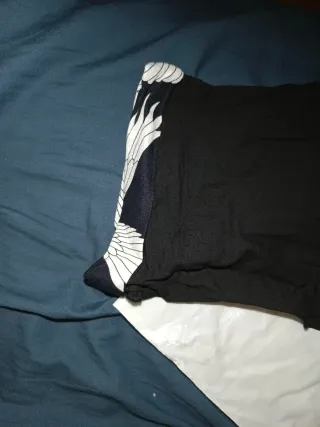 Camisa oriental negra bordada sin usar