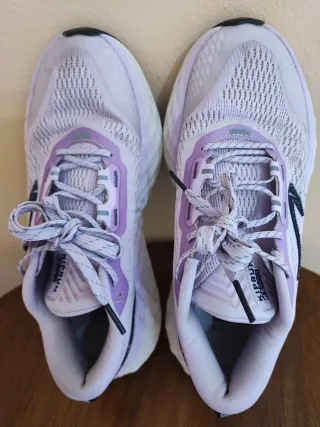 Zapatillas deportivas hombre moradas y blancas