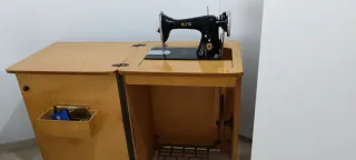 Máquina de coser Alfa antigua