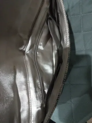 Bolso de fiesta negro y dorado, con cadena