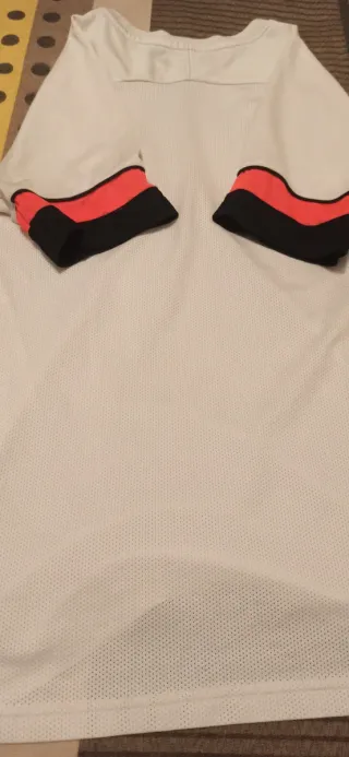 Camiseta Nike Blanca y Roja