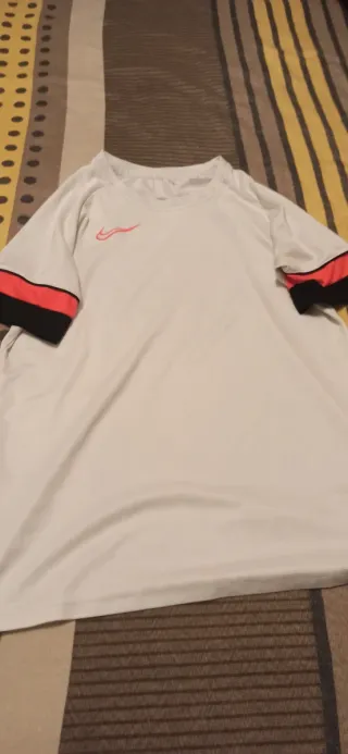 Camiseta Nike Blanca y Roja