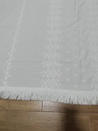 Colcha fina bordada blanca