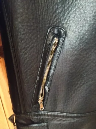 Cazadora de mujer negra con borreguito