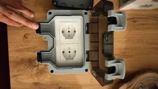 Presa doppia esterna IP66 con sportello