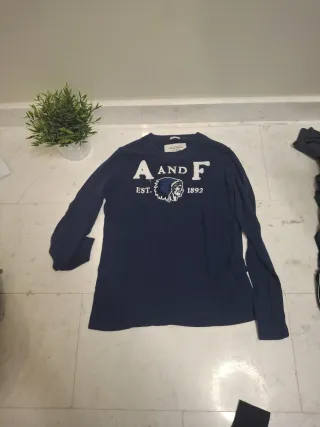 Camiseta Abercrombie & Fitch azul manga larga