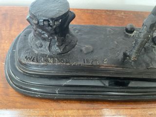 Tintero antiguo golfista bronce con inscripciones