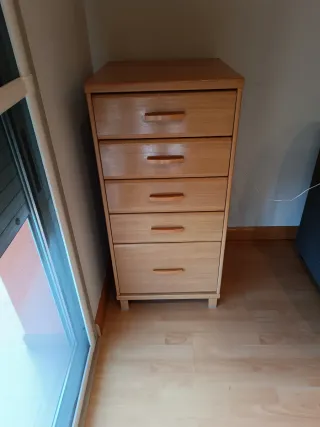 Cómoda de madera con 5 cajones