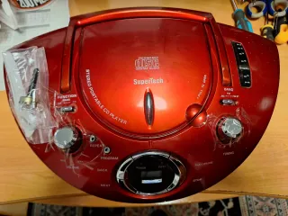 Supertech Reproductor CD/Radio Rojo