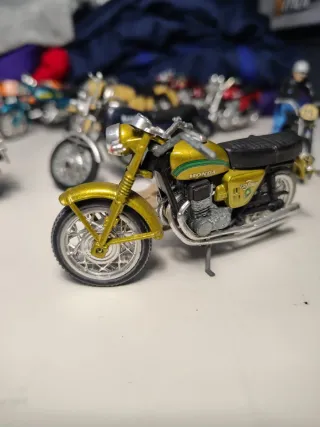 Lote 11 Motos a Escala Años 70