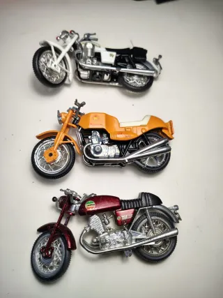 Lote 11 Motos a Escala Años 70