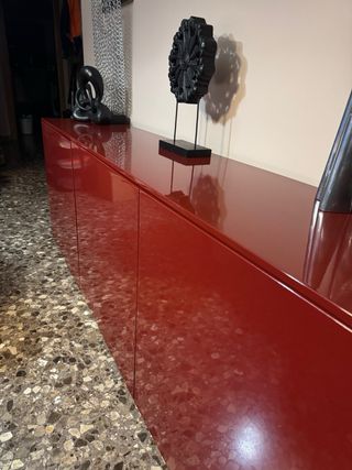 Mueble aparador rojo