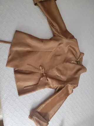 Chaqueta dorada cruzada