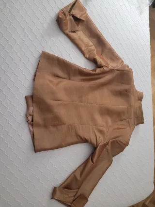 Chaqueta dorada cruzada