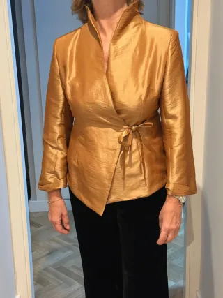 Chaqueta dorada cruzada