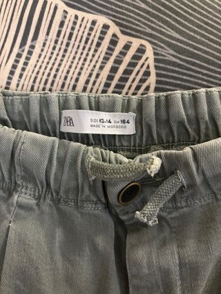 Pantalón vaquero Zara verde