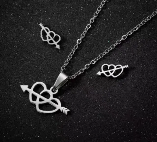 Collar y Pendientes Corazones Flechados Plateado