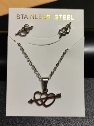 Collar y Pendientes Corazones Flechados Plateado