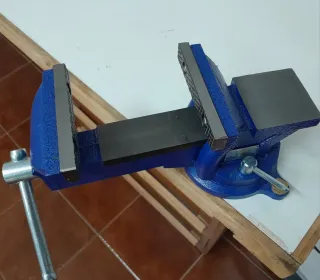 Tornillo de banco UNIVERSAL