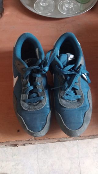 Scarpe sportive Nike per bambini taglia 36