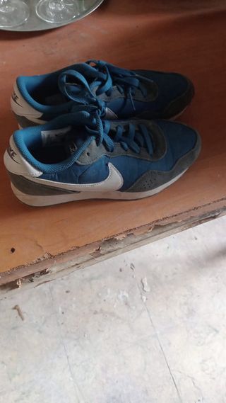 Scarpe sportive Nike per bambini taglia 36