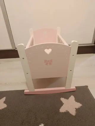 Cuna de madera para muñecas