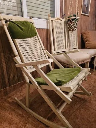 Dondola in legno e rattan