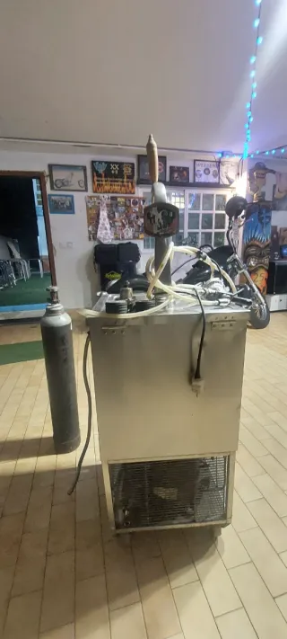 Grifo Cerveza con botella de gas.
