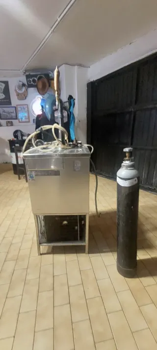 Grifo Cerveza con botella de gas.