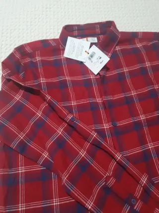 Camisa de cuadros roja y azul