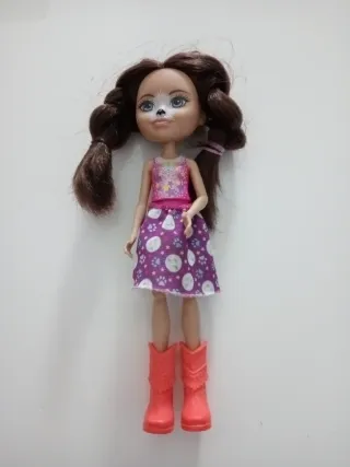 Muñeca Enchantimals con vestido morado