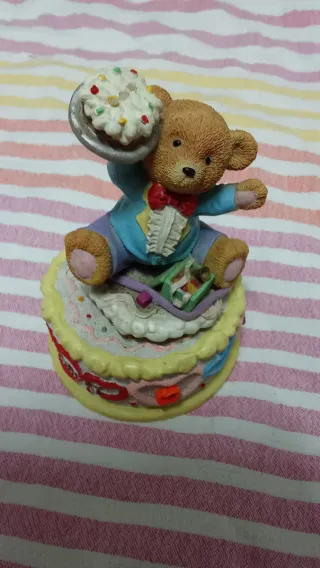 Figura musical oso con tarta
