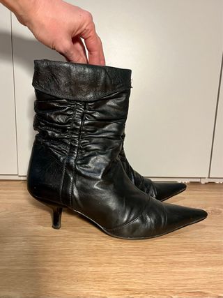 Lote 4 pares de botas de piel