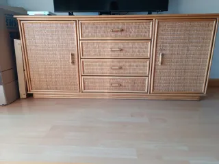Mueble de salón de mimbre