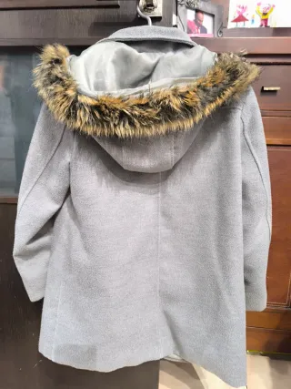 Abrigo paño gris con capucha y cremallera