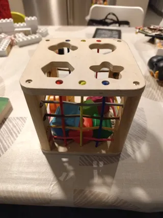 Cubo actividades madera bebé