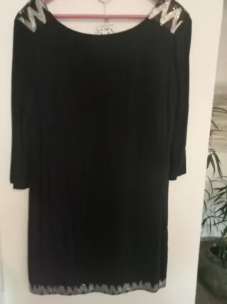 Vestido fiesta negro adornos plateados T. L