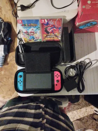 Nintendo Switch + Custodia + 3 Giochi + Archiviazione